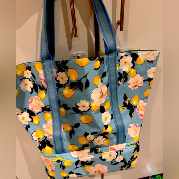 Victoria’s Secret tote bag - swim cooler tote bag - Picture 1 of 10